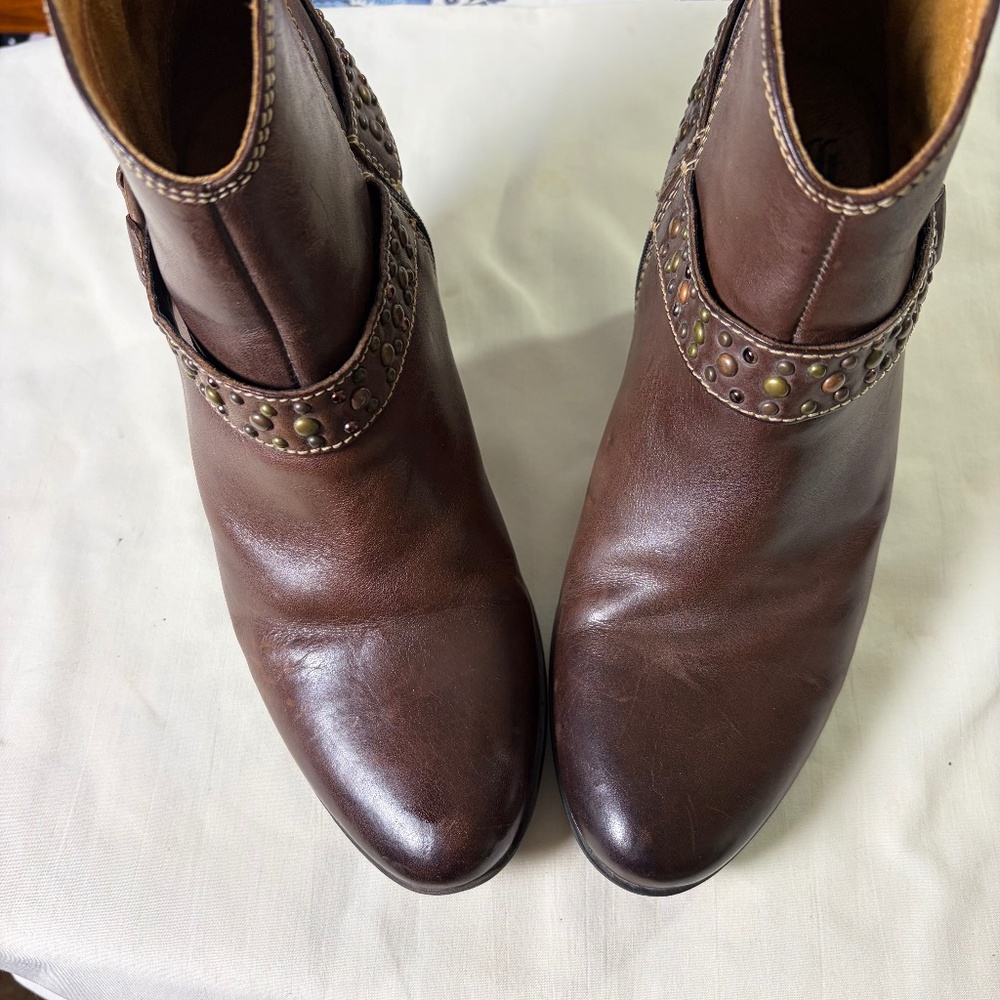 Sofft Noreen Harness Ankle Boot with Zip Closure & 3 in Heel.  Brown.  Size 9M